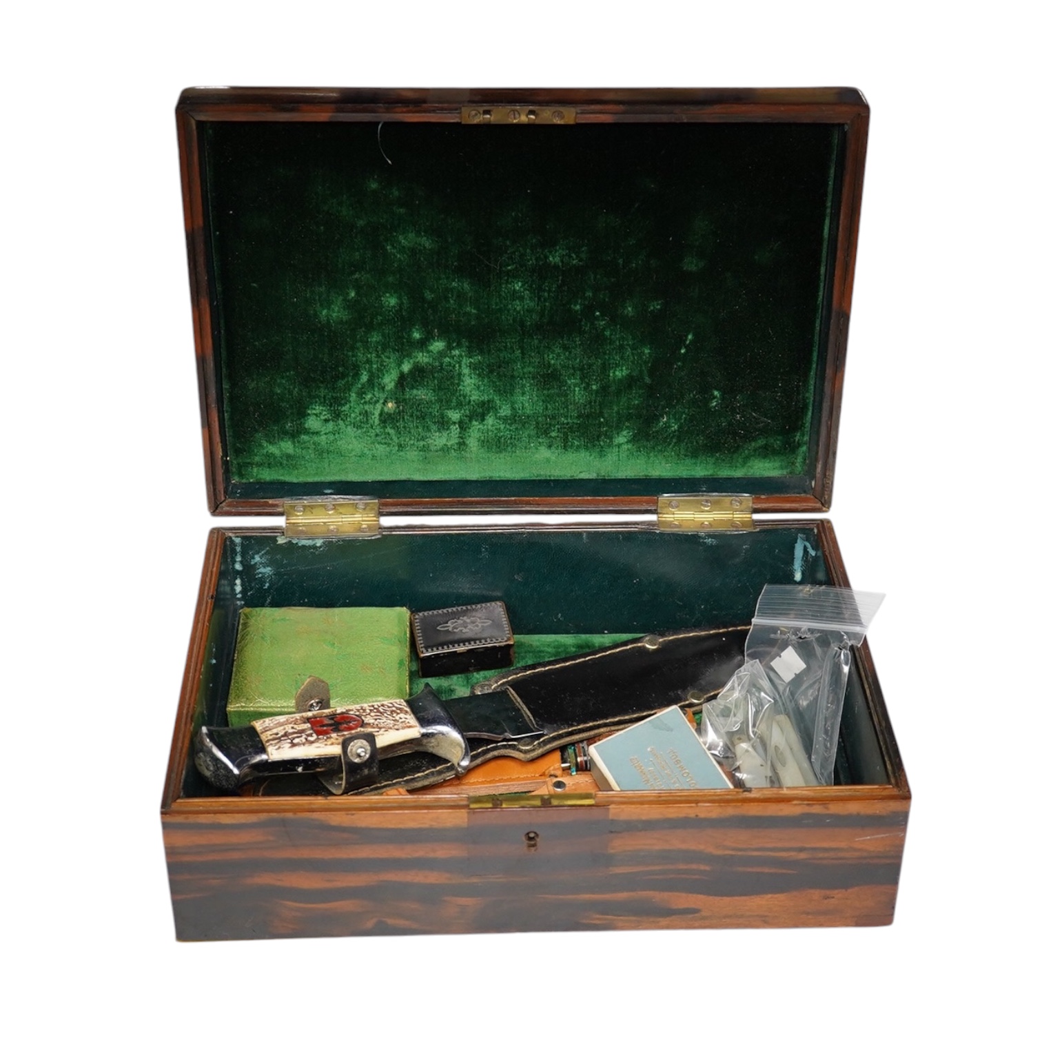 A group of various knives in a coromandel box with various other collectibles including loose stones and a Georgian snuff box. Condition - varies